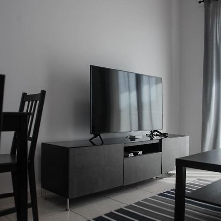 Renovated One Bedroom Apartment In Paphos With Pool Экстерьер фото