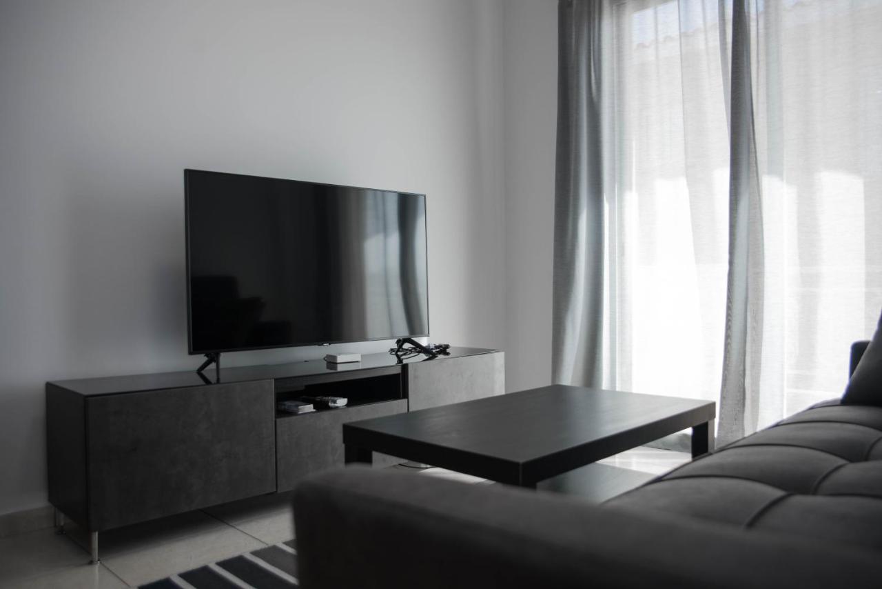 Renovated One Bedroom Apartment In Paphos With Pool Экстерьер фото