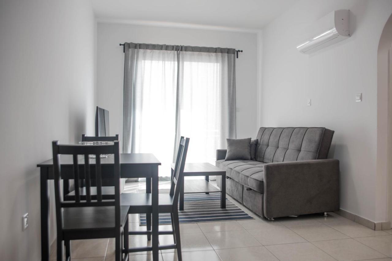 Renovated One Bedroom Apartment In Paphos With Pool Экстерьер фото