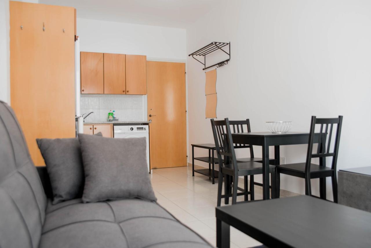 Renovated One Bedroom Apartment In Paphos With Pool Экстерьер фото