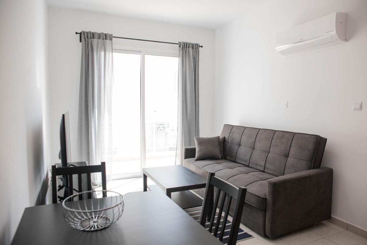Renovated One Bedroom Apartment In Paphos With Pool Экстерьер фото